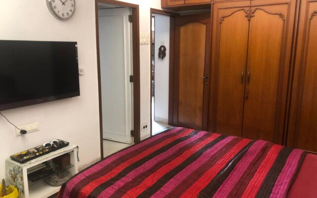 Luxurious Cozy 1 King Bed suite with free parking