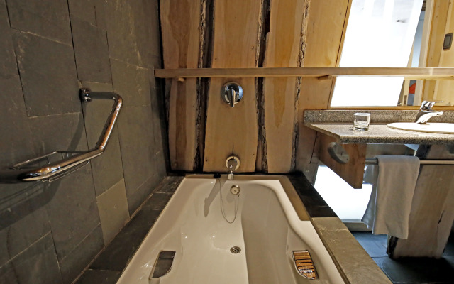 Remota Hotel
