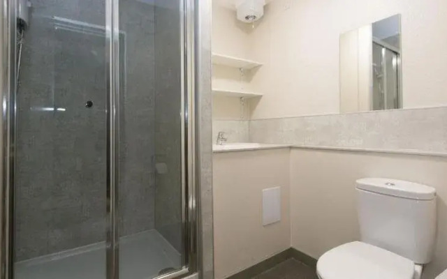 Destiny Student Meadow Court - Campus Accommodation