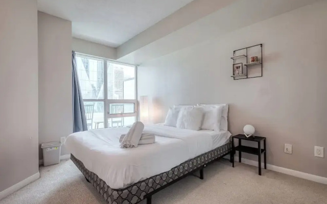 Rivetstays - The Yonge Grand Suites