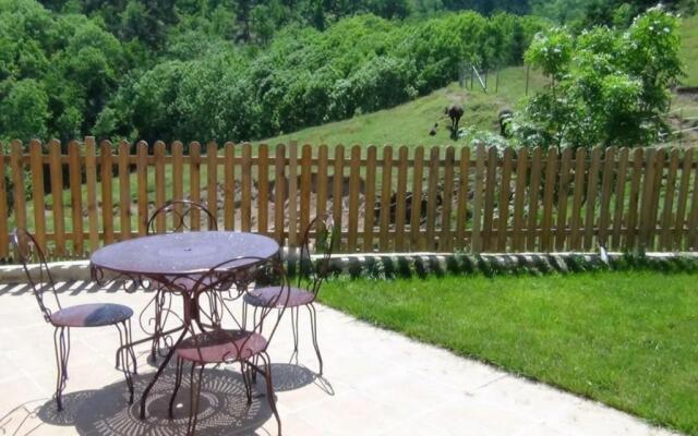 Gîte Saint-André-d'Apchon, 1 pièce, 2 personnes - FR-1-496-23