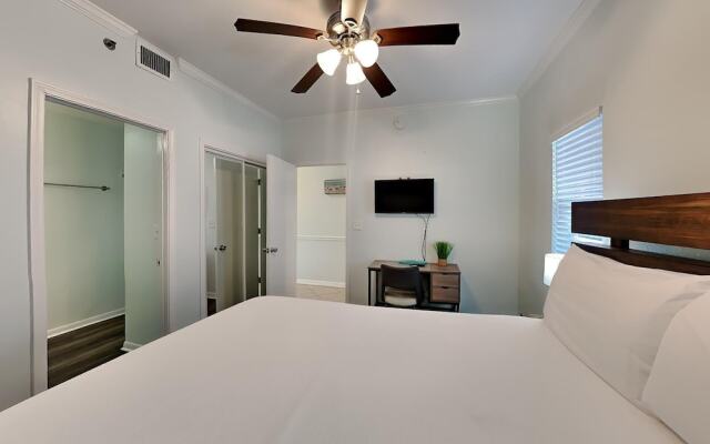 Palm Court Yacht Club #308