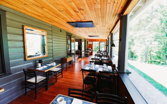 Rainbow Mountain Resort