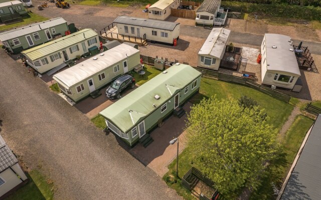 2 Bedroom Caravan in Lochlands Leisure Park