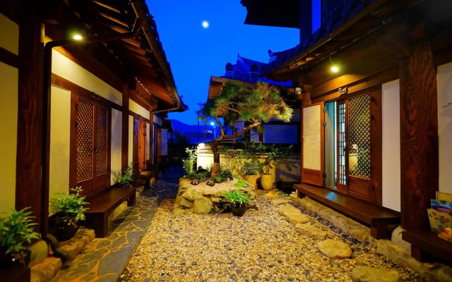 Jeonju Hanok Gotek Agbae