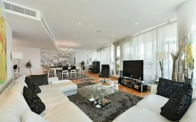 Luxury City Apartment in London Battersea Reach