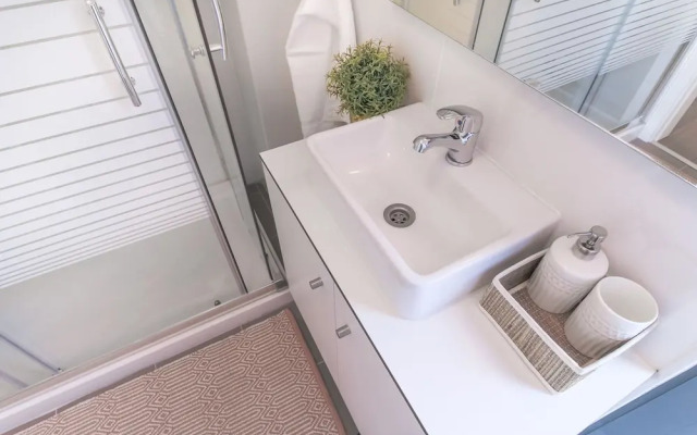 Trind5 · Samasal Trindade Apartments #5 Next to Aliados!