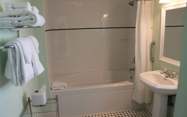 Captain's Cottage Suites