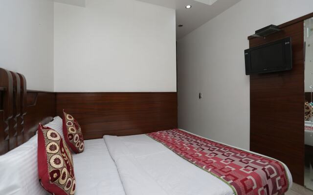 OYO 1660 Hotel Topaz