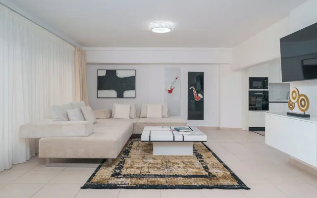 Voula Luxury Modern Living with Garden