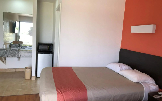 Motel 6 Clute, TX