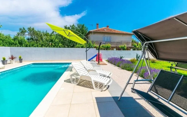 Comfort apartments with pool in Medulin