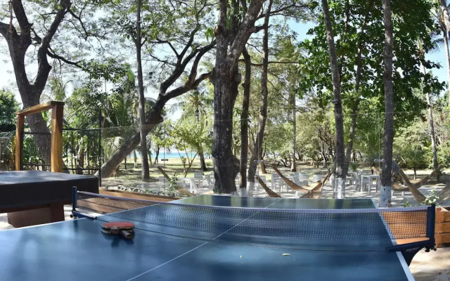 Casa Aura Beachfront Premium Hostel