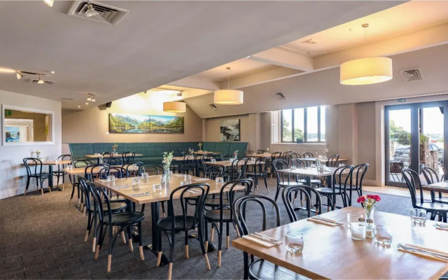 Suncourt Hotel & Conference Centre
