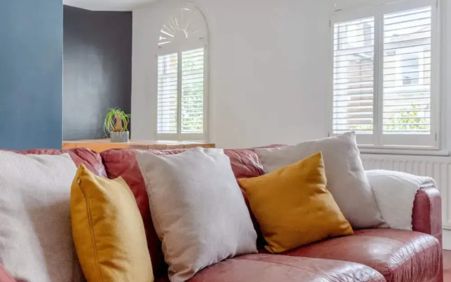 Stylish 2 Bedroom Apartment Beside Putney Station