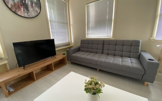 Mitcham train station  2 bedrooms unit