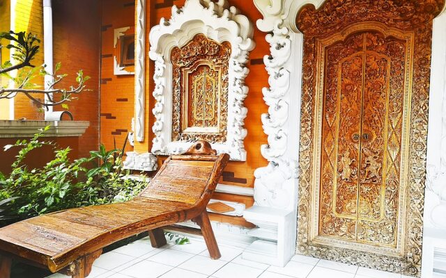 Lovina Palace