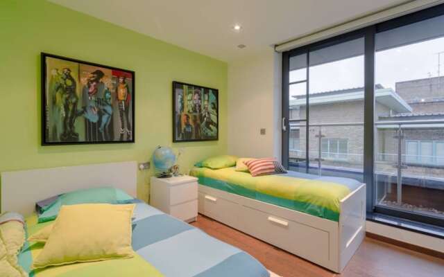 2 Bedroom Penthouse Apartment in Pimlico