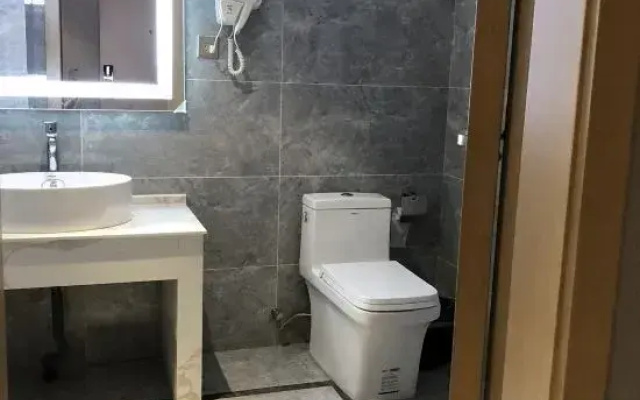 Luodian Donghui Hotel
