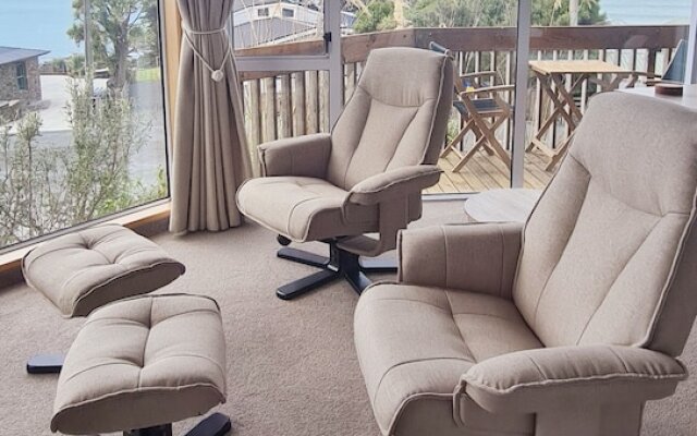 Kaka Point Luxury Spa Accommodation – Balcony – Kaka Point