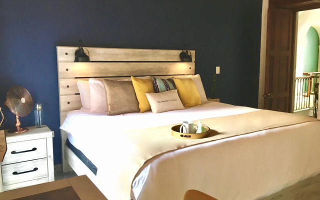 Casa 14 Hotel & Café