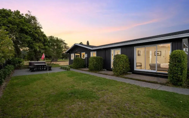 Above Par Golf Course Villa with Hot Tub 4bd3bth