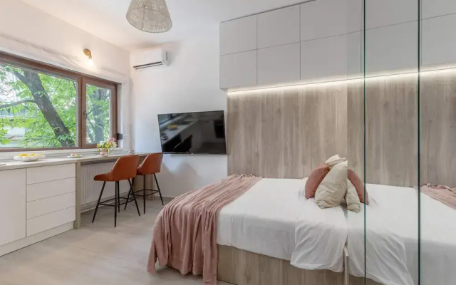 Modern & Bright Studio on Amzei Square