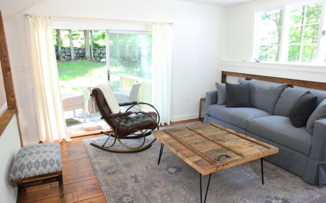 The Deacon & James Pharmacy B&B