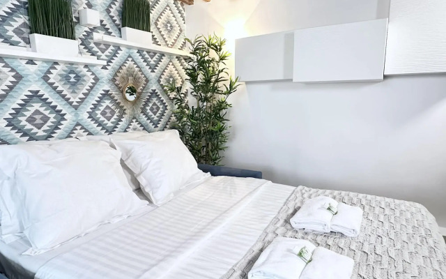 1612 B - Best deal in Pigalle