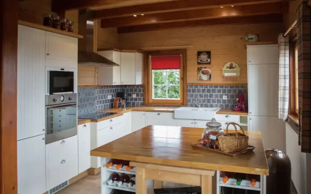 Affluent Chalet in Septon with Whirlpool, Sauna, Hot Tub