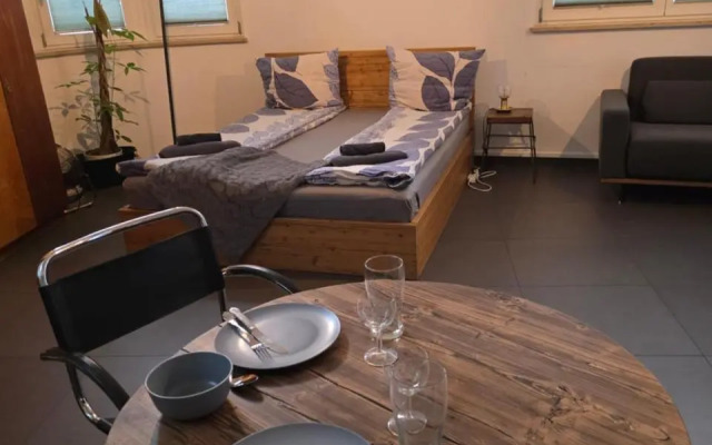 Luftiges Upcycling Studio im EG - Zentral