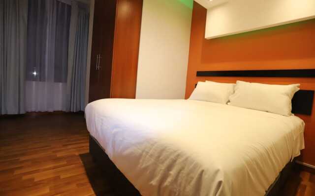 Capac Hotel II