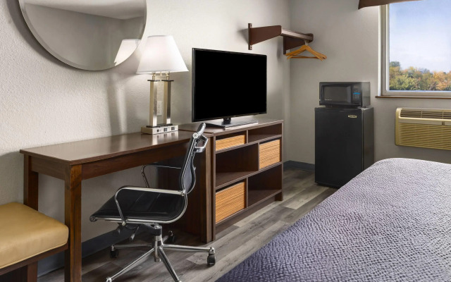 Super 8 by Wyndham Latham/Albany Airport