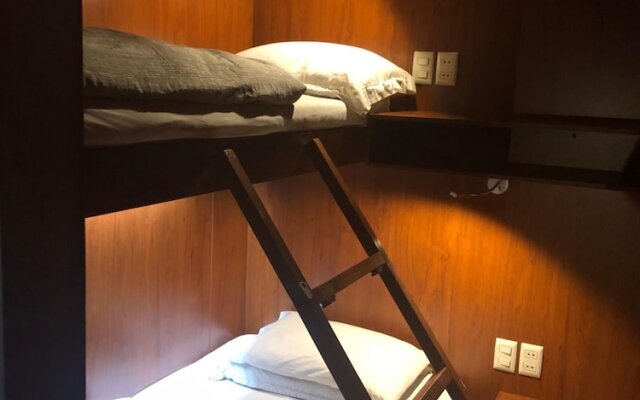 Onkel Inn Airport Sleepbox