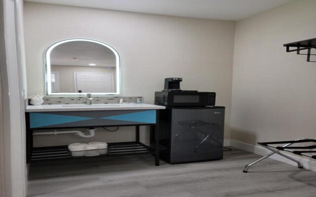 Hotel Avenida Victorville I 15