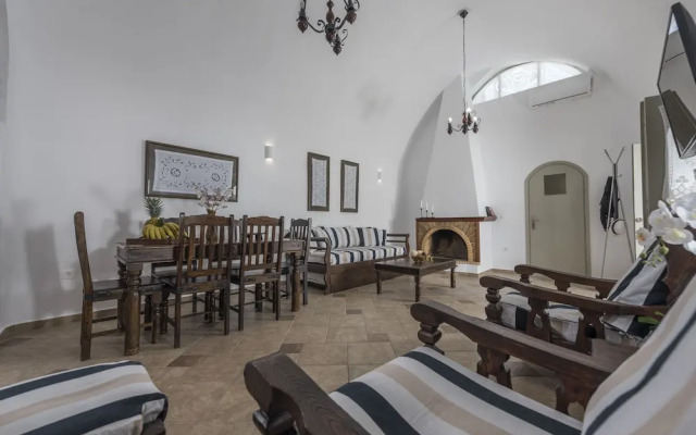 Santorini 180 Degrees