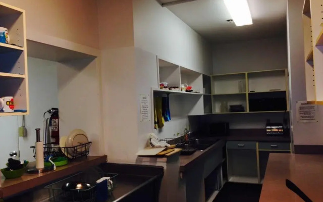 HI Victoria Hostel