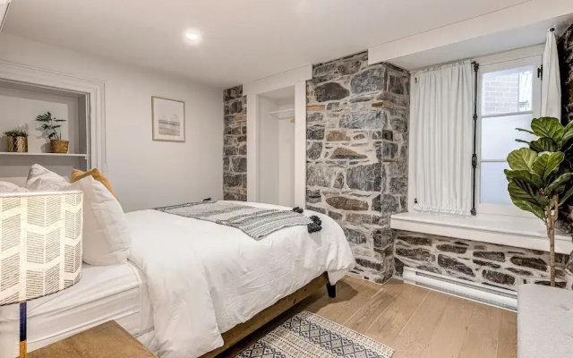 Elegant 1 Bedroom Suite