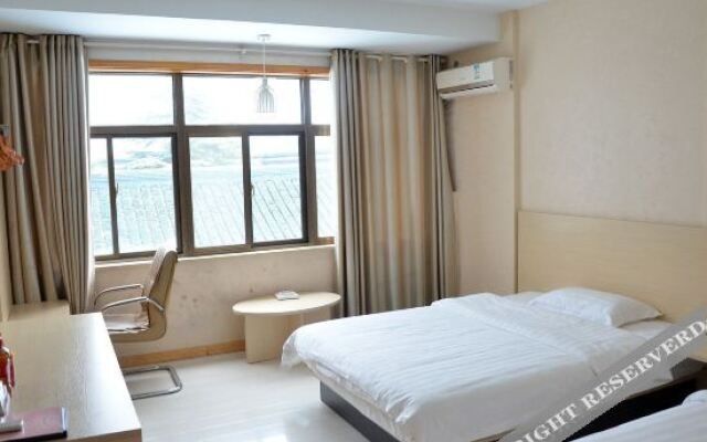 Ru Sun Moon Room