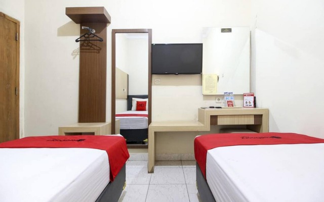 RedDoorz Plus near Stadion Mandala Krida