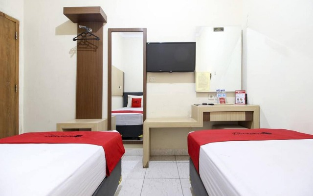 RedDoorz Plus near Stadion Mandala Krida