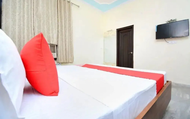 Hotel Ra Flora by OYO Rooms