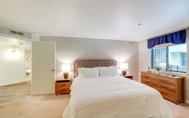 Beautiful Condo w/ Balcony on Lake Chelan!