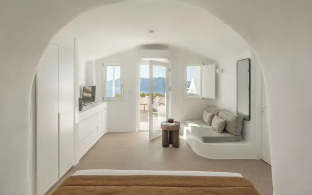 Cave Suite Oia