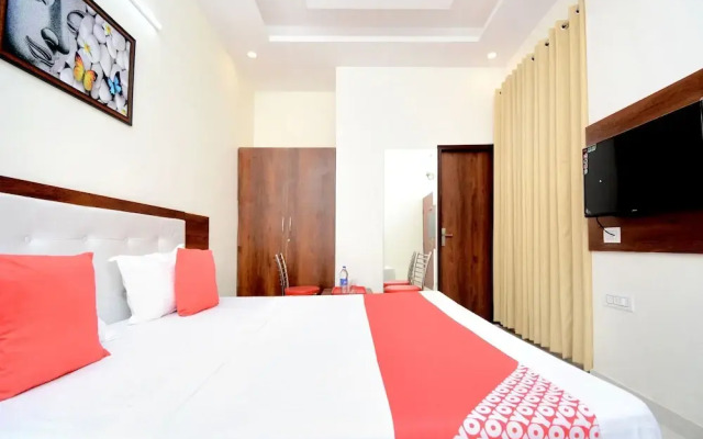 OYO 27061 Hotel Magnum