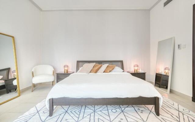 Attessa - 1405- DM in Dubai