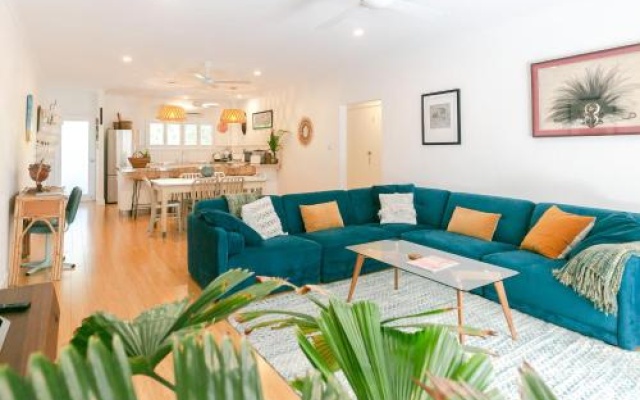 Wayfarer Apartment, in the Heart of Port Douglas – Guest Rooms – Port Douglas