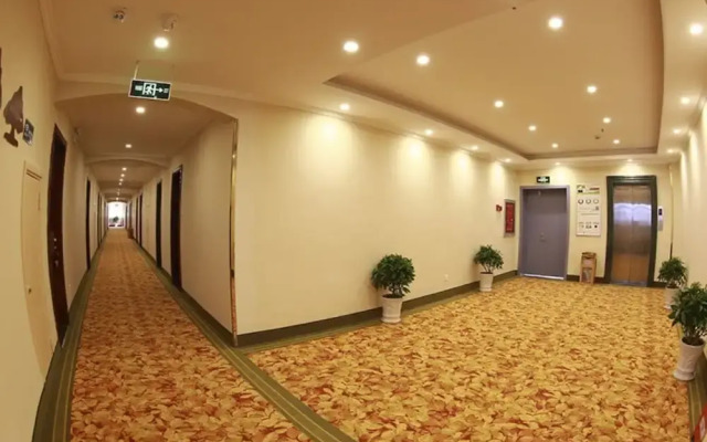 GreenTree Inn Huaian North Chengde Road Sakura Park Phoenix Palace Hot