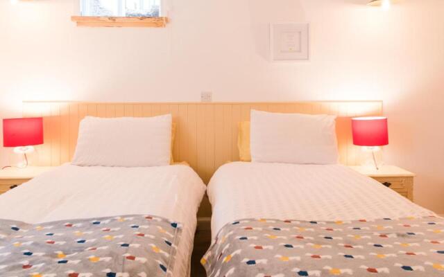 The Merryburn - Rooms and Courtyard Studios