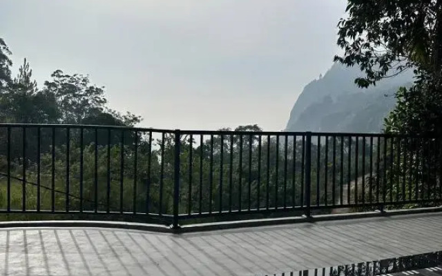 Vantage Hotel